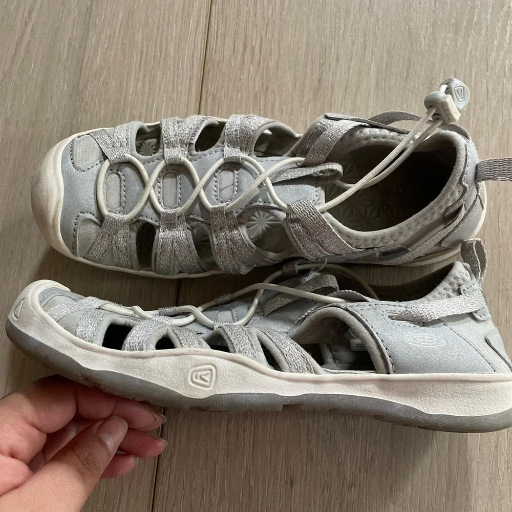 Keen‎ Girls Moxie Sandal Waterproof Outdoor Hiking Play Shoes Water Silver sz 2